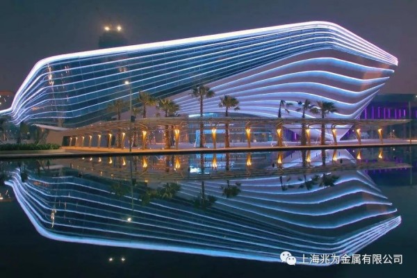 双曲面铝单板：独特建筑装饰材料，多特性你了解吗？